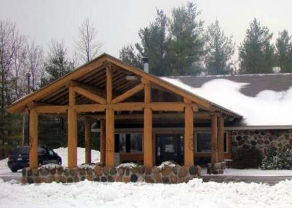 The Pinewood Lodge Au Gres エクステリア 写真